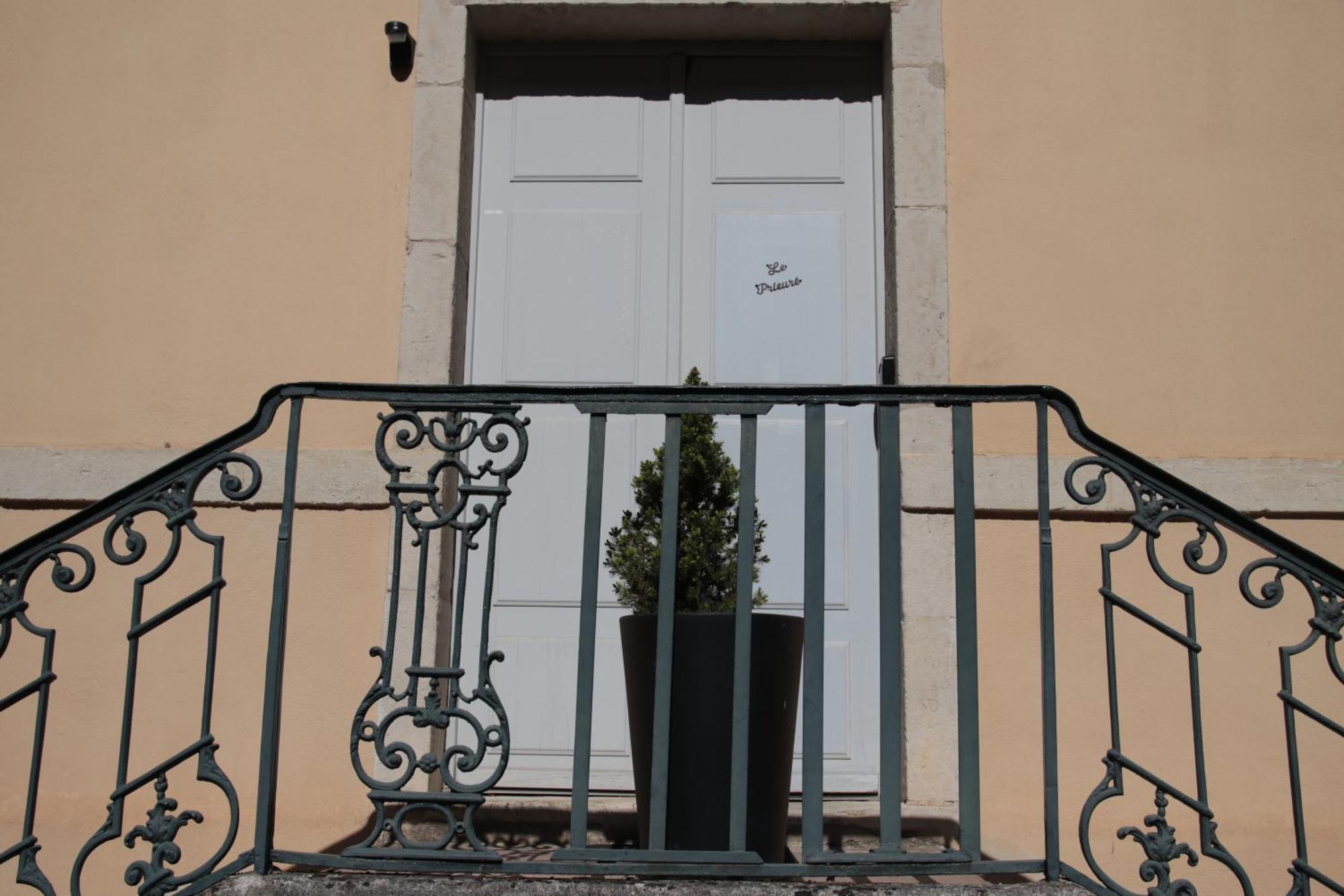 Le Prieure Apartment *